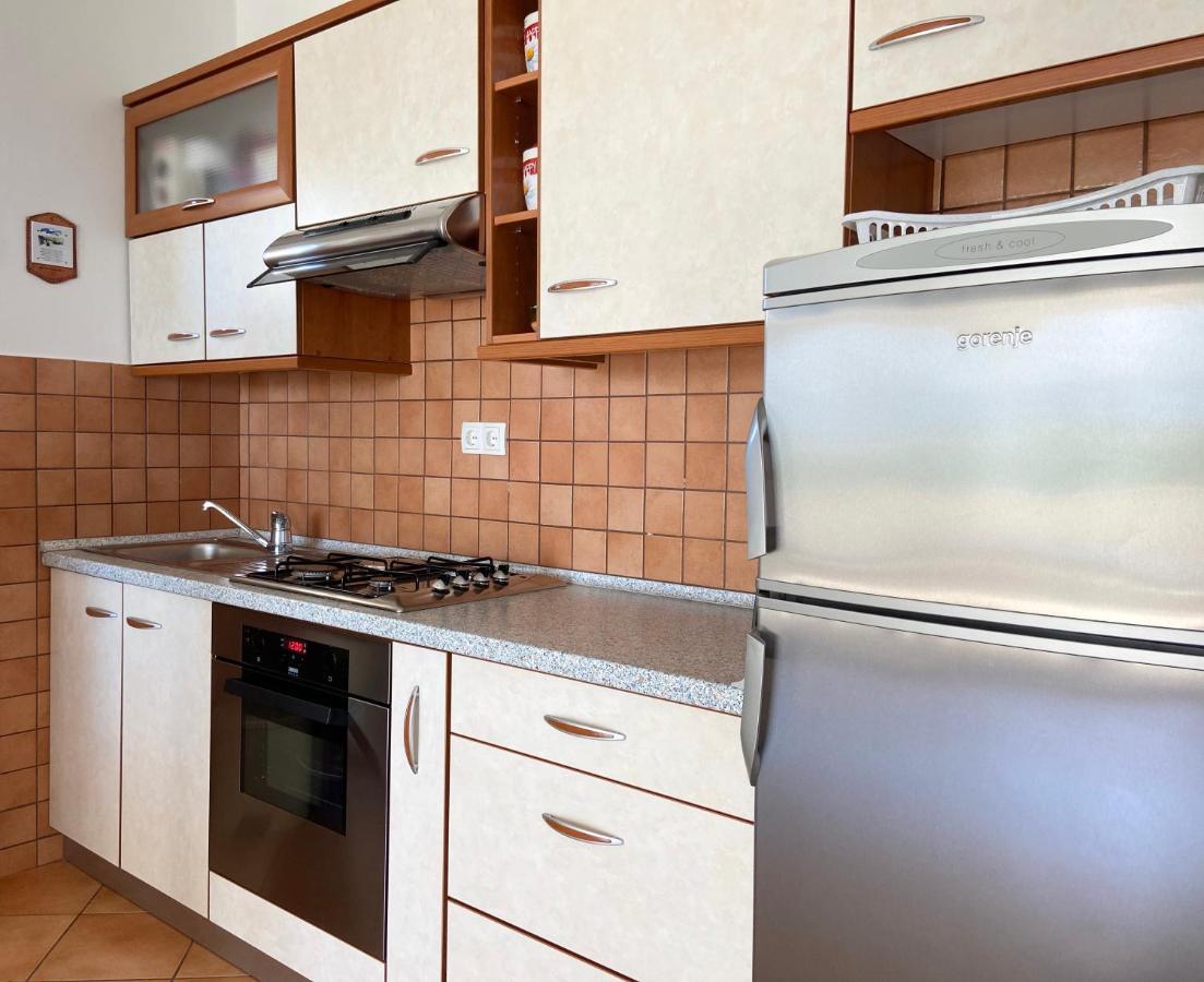 Apartments Pijaza Banjol Exterior photo